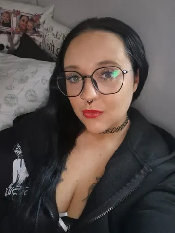 VixenAfetrDark webcam model from United Kingdom