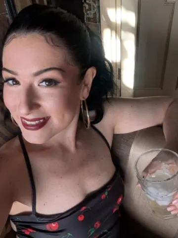 MrsLonelyLola webcam model from United Kingdom