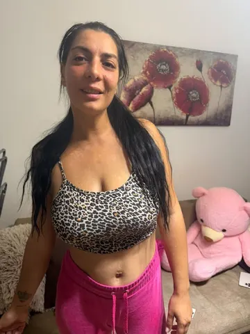 MelisaEvenes webcam model from Romania