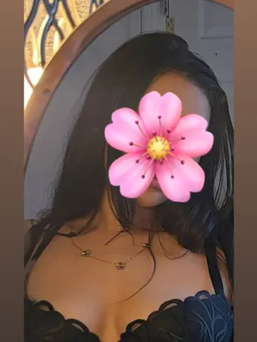 Aishaaxo webcam model from United Kingdom