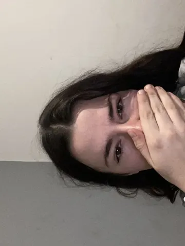 Staryboo_xox webcam model from United Kingdom
