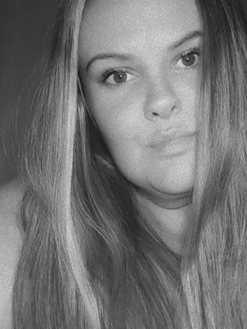 VelvetVixen84 webcam model from United Kingdom