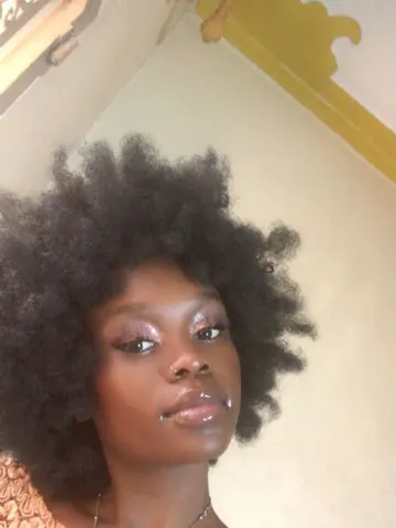Lauren_Babes webcam model from Uganda