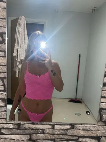 NaughtyByNature23 webcam model from United Kingdom