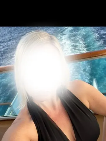 BlondieBlushX webcam model from United Kingdom