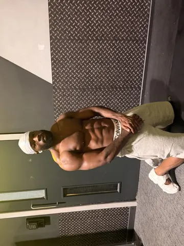 Dondtheman webcam model from United Kingdom
