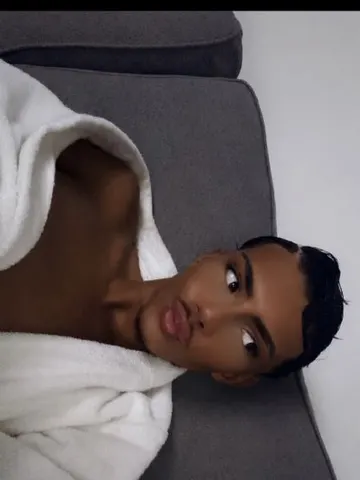 skssoli webcam model from France