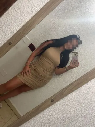 SweetBrunette_ webcam model from United Kingdom