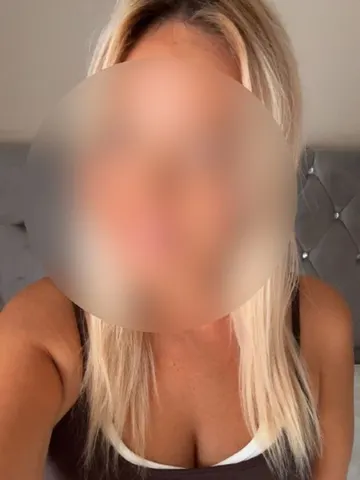 SimplyDarcie webcam model from United Kingdom
