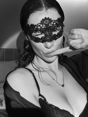 EvieWildexoxo webcam model from United Kingdom