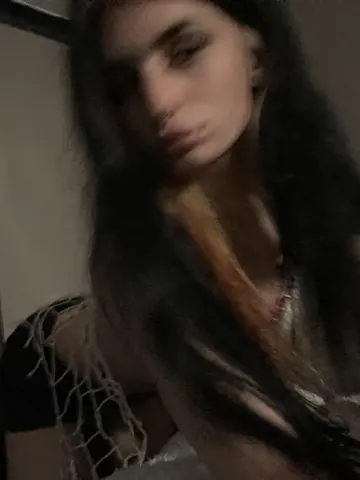 ZeeMysterious webcam model from United Kingdom