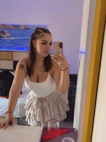 AlysaDevil webcam model from Romania