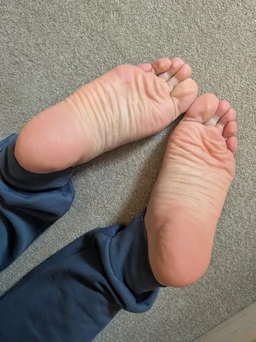 IgnoredByDaddysFeet webcam model from United Kingdom