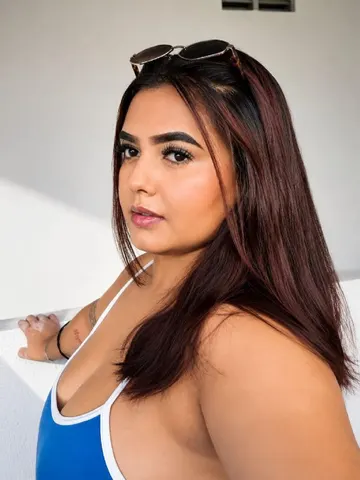 Julicastillo webcam model from Colombia