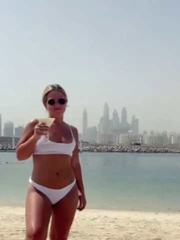WinnieGirlyxoxo webcam model from United Kingdom