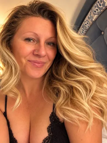 WickedLittleNix webcam model from United Kingdom