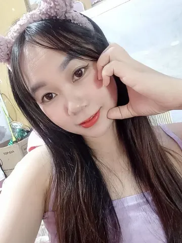 hopeii webcam model from Viet Nam