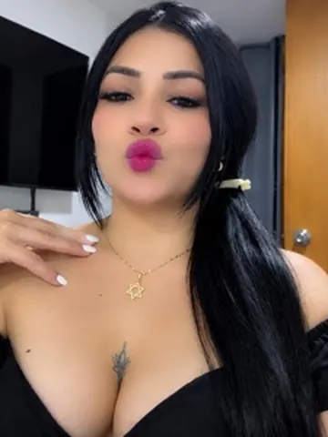 Kitty_Mia webcam model from Colombia