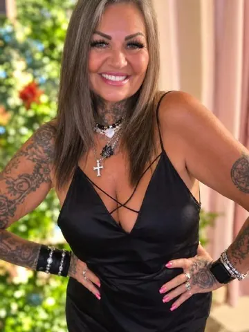 DevilishDonna webcam model from London