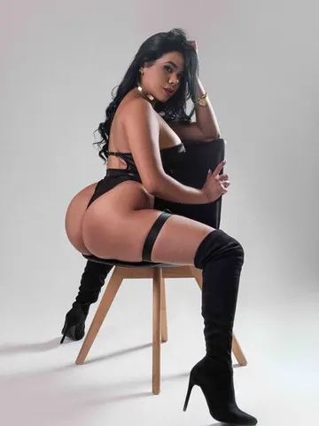 AliciaHanks cam model