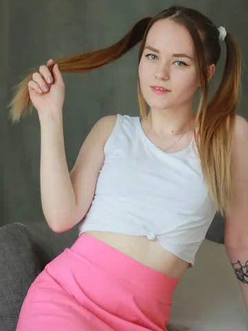 AlisaSmirnova cam model