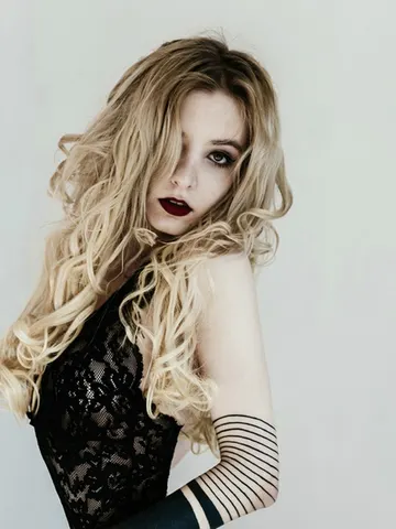 AngelikaMoebius cam model