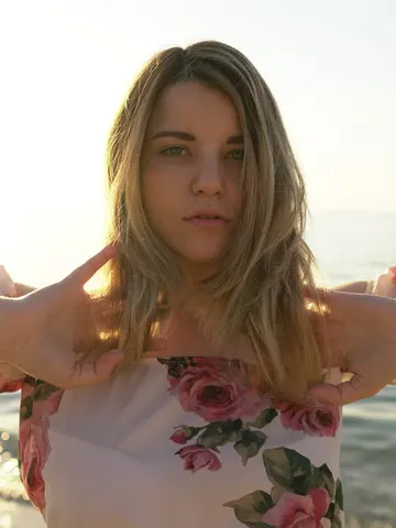 BayleeJohnson cam model