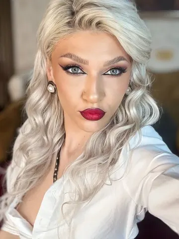 EmmaAmstrong cam model