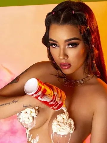 IsabelleKing cam model