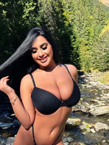KamilaWeaver cam model