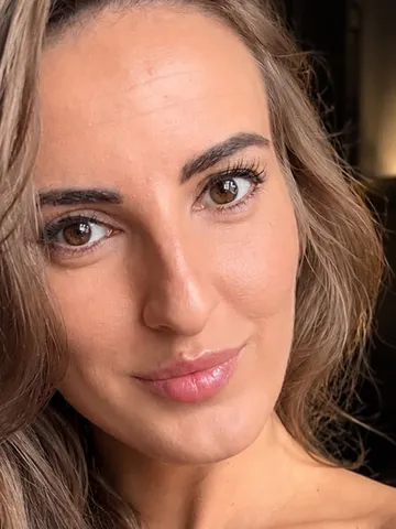 LauraRiccoo cam model