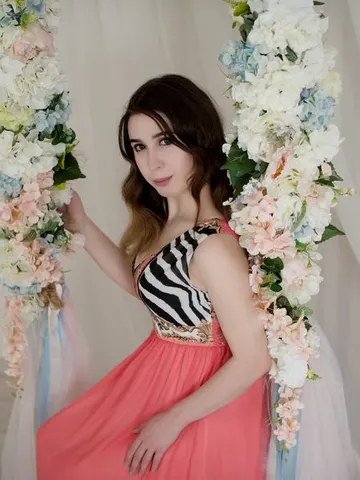 LesyaRomanovski cam model
