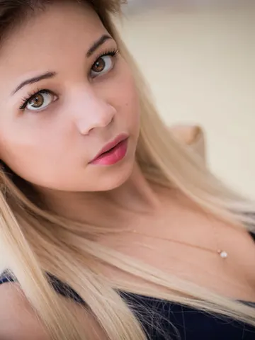 LilCuteBlondie cam model