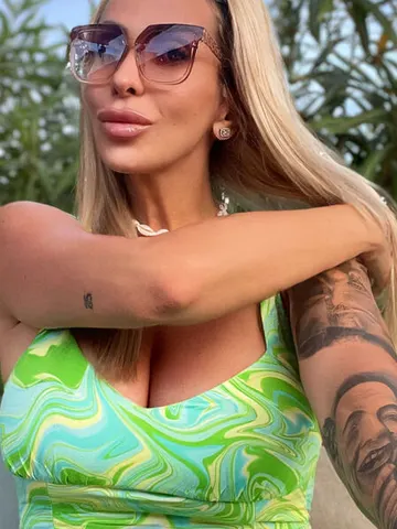 LizDiamond cam model