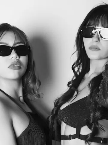 MiaandMedussa cam model