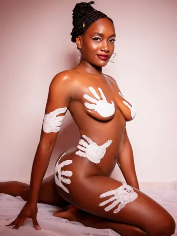 NaomiMoris cam model