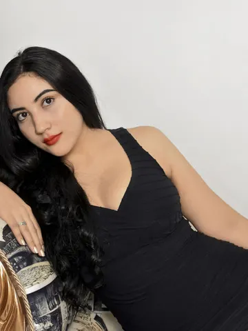 SofiaLou cam model
