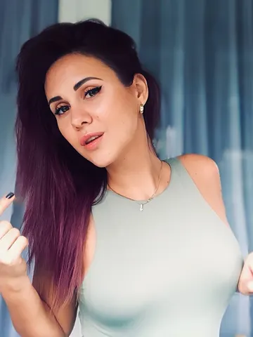 SpicyKaroline cam model